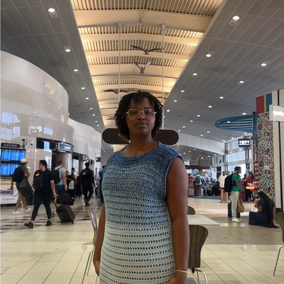 Meet your Posher, Malika - Picture 3 of 3